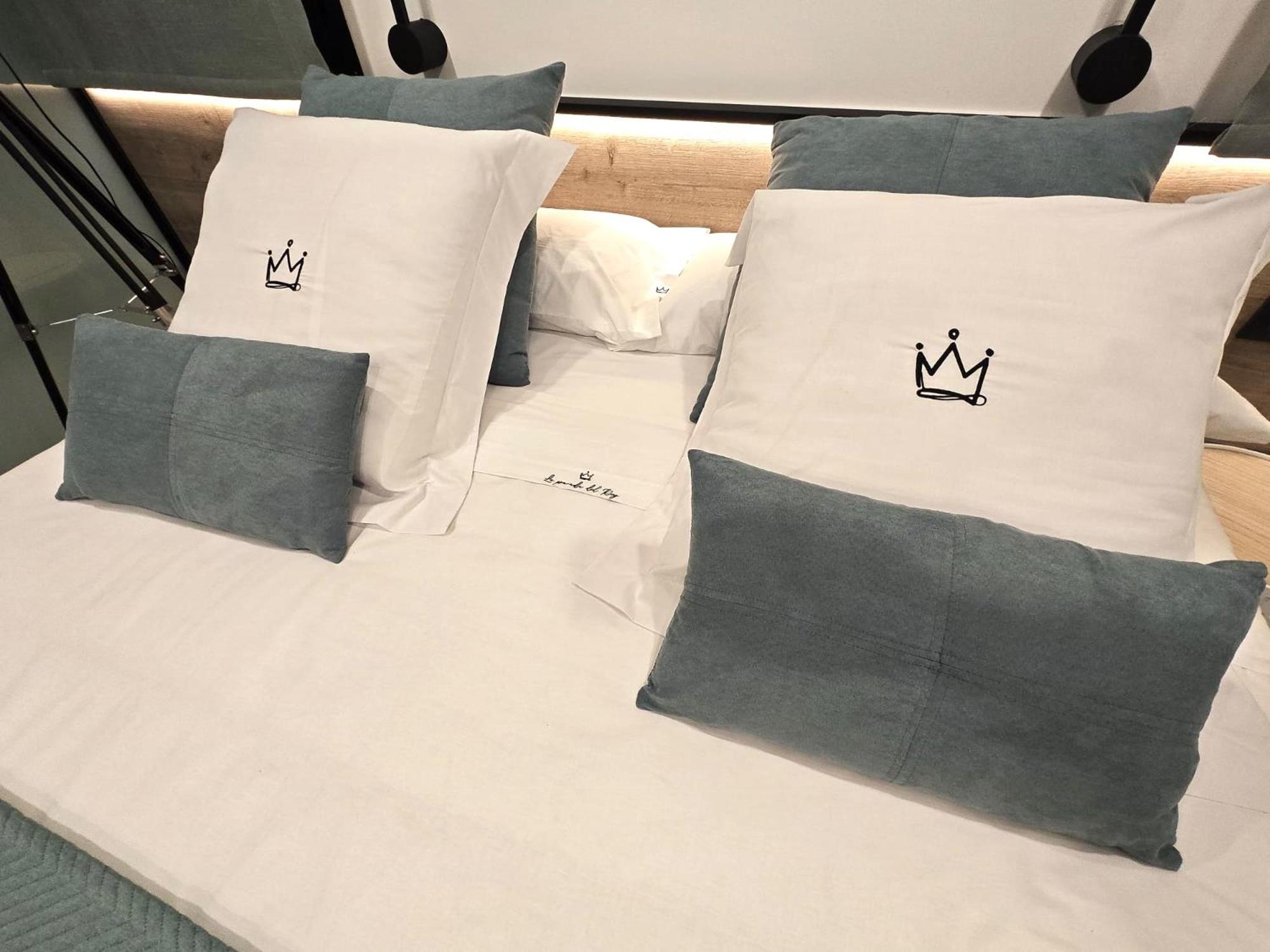 La Parada Del Rey - Luxury Suites Plasencia Buitenkant foto