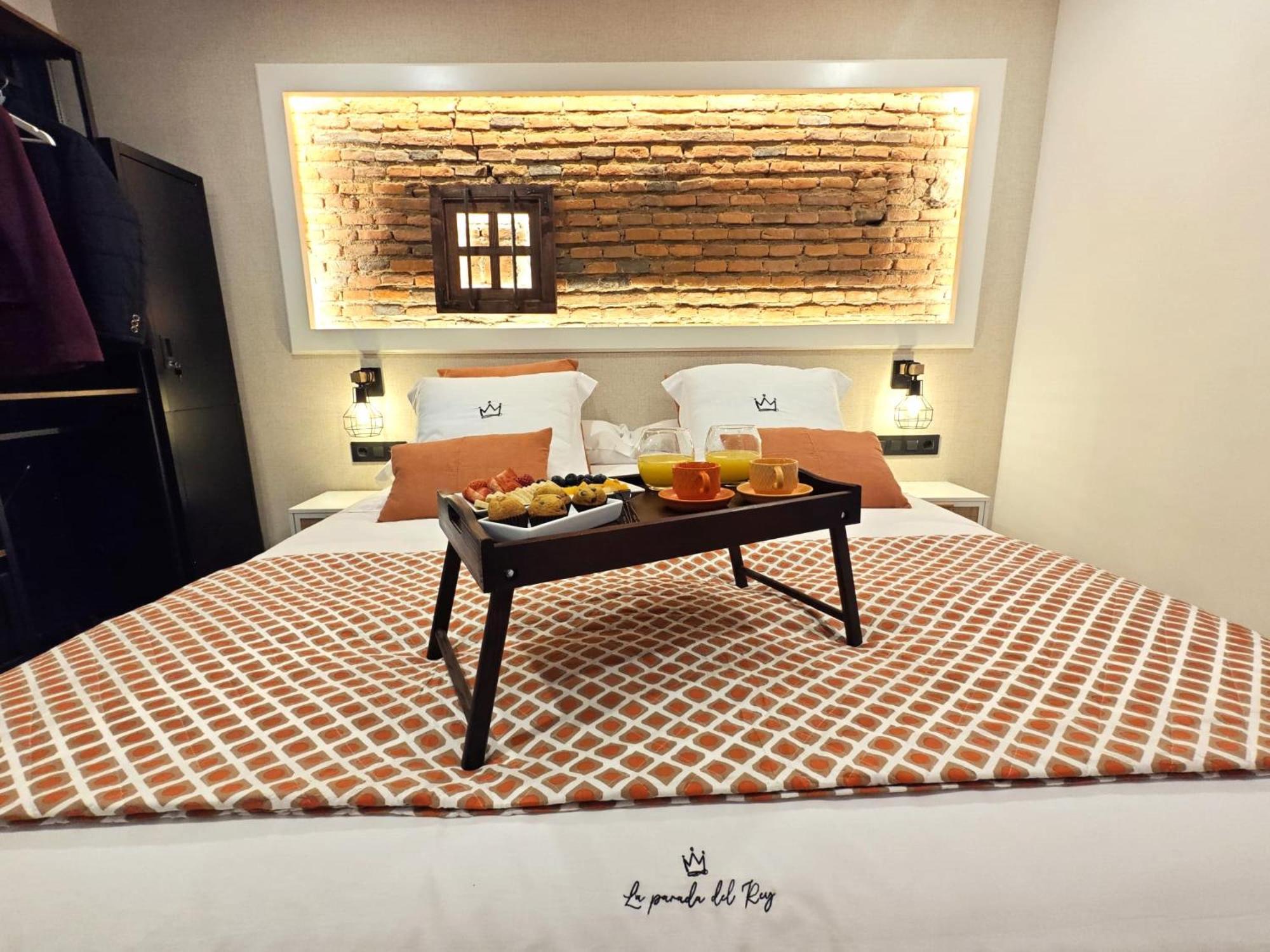 La Parada Del Rey - Luxury Suites Plasencia Buitenkant foto